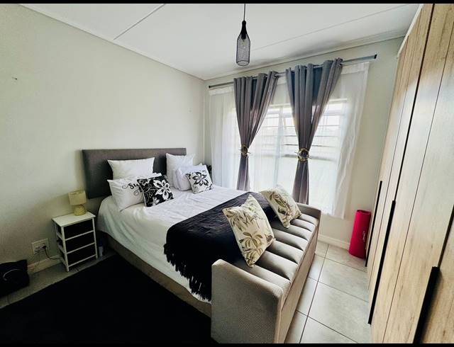3 BEDROOM FLAT FOR SALE IN WATERFALL